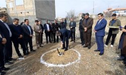 آیین کلنگ‌زنی مدرسه ۱۵ کلاسه هاجر در اسلام‌آبادغرب برگزار شد