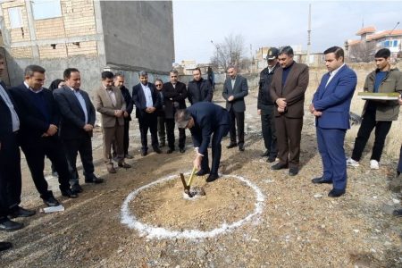 آیین کلنگ‌زنی مدرسه ۱۵ کلاسه هاجر در اسلام‌آبادغرب برگزار شد