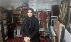 روایت بانوی کرمانشاهی که فرش را به جهان گره زد