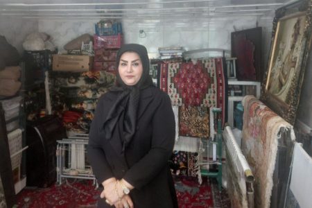 روایت بانوی کرمانشاهی که فرش را به جهان گره زد